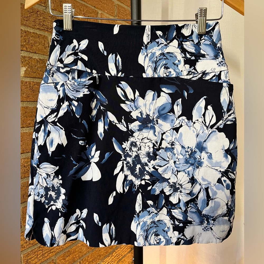 S.C. CO blue and white floral active tummy control skort - XS